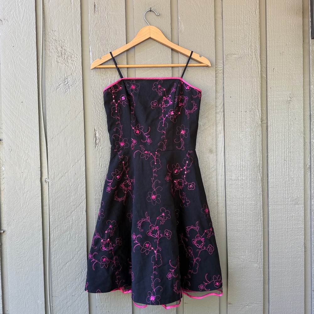Steppin Out Floral Embroidered Mini Dress Womens Fit and Flare M Black Pink